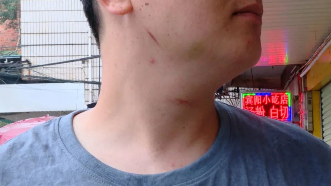 DƬ